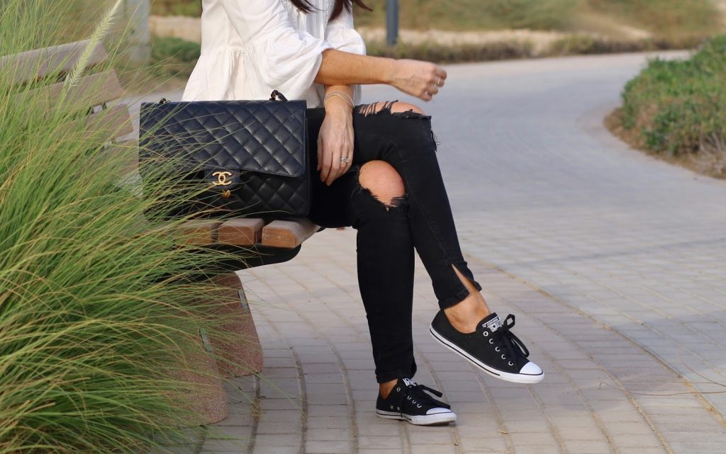 Converse with ripped jeans; casual and snazzy!

